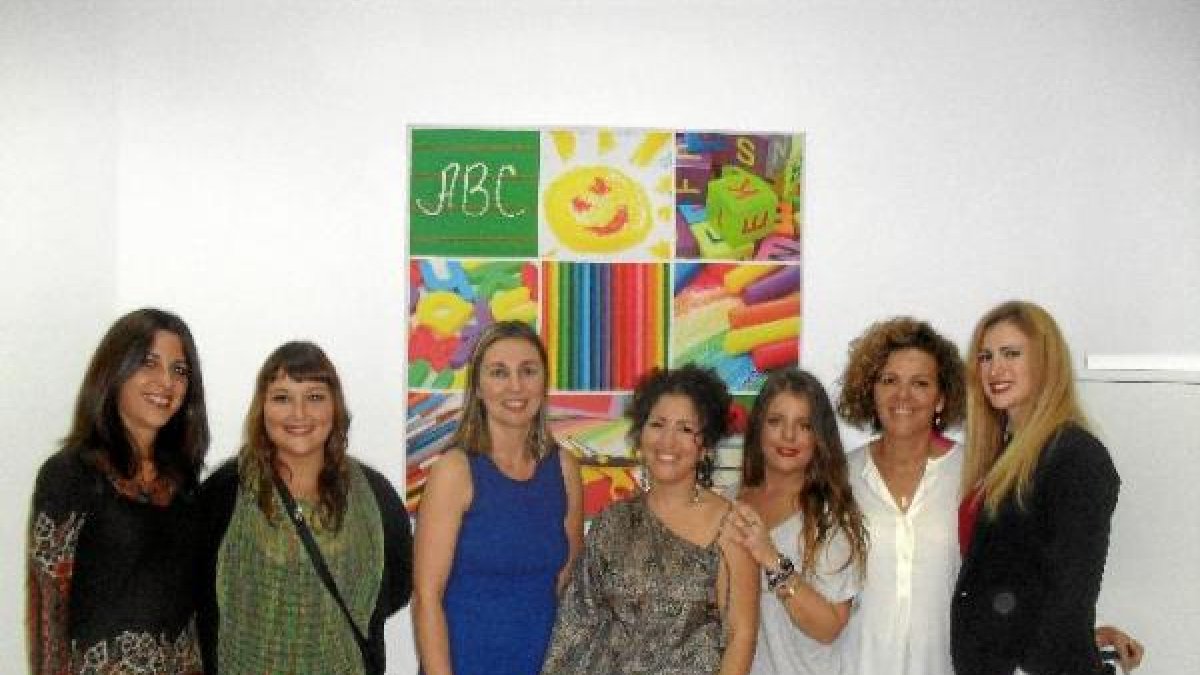 Grandes profesionales trabajan junto a Ana Fuentes y Lidia Parra (centro) en Interáctua.