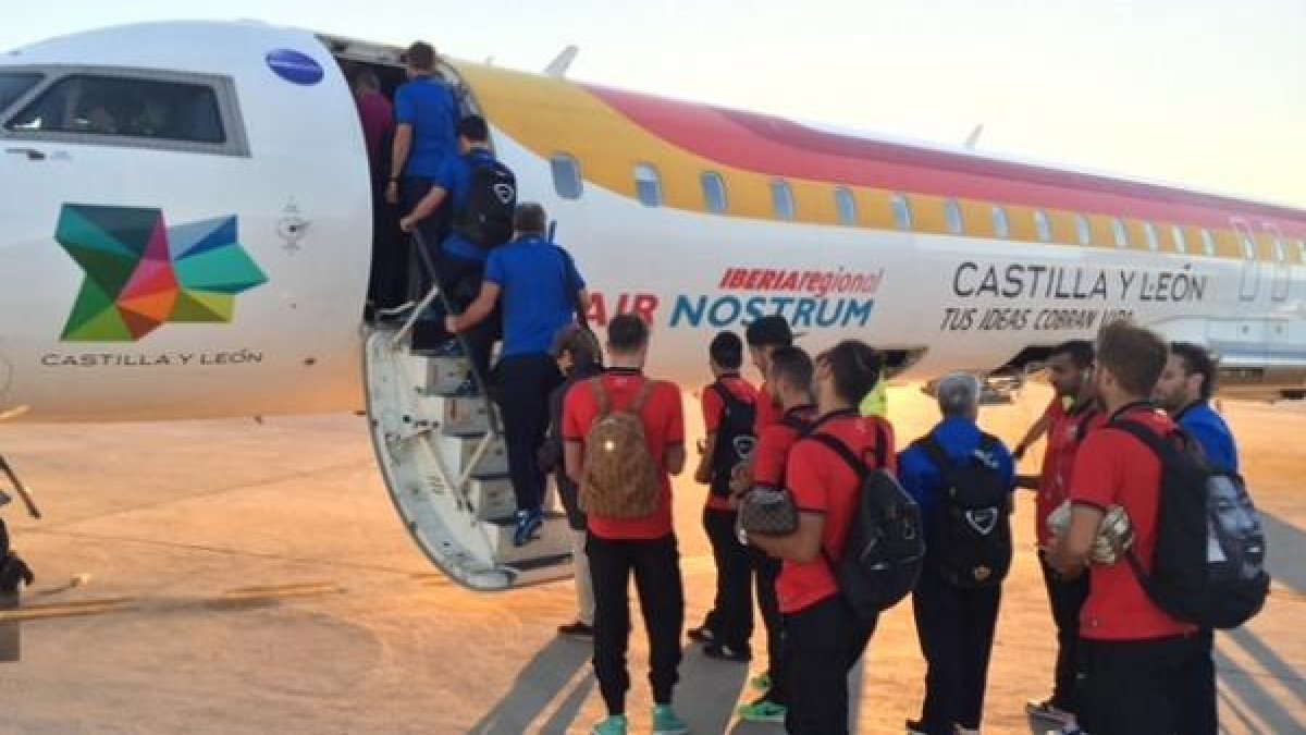 Los rojiblancos viajaron a Madrid en vuelo regular.