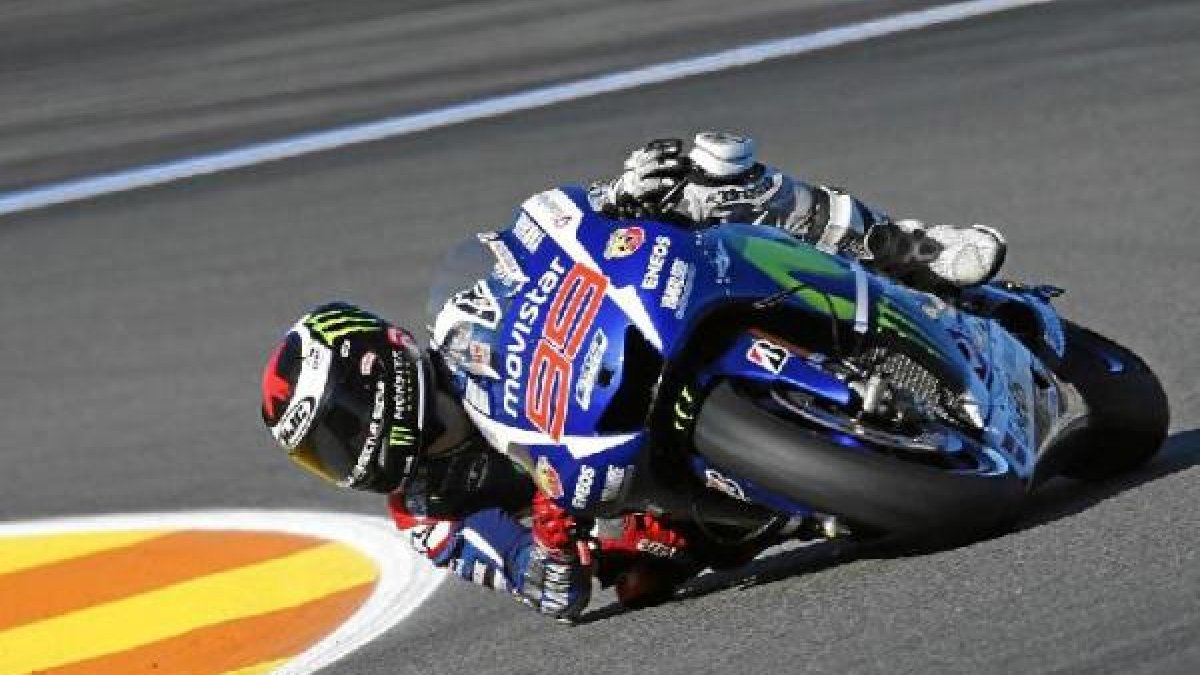 Jorge Lorenzo acaricia un nuevo Mundial.