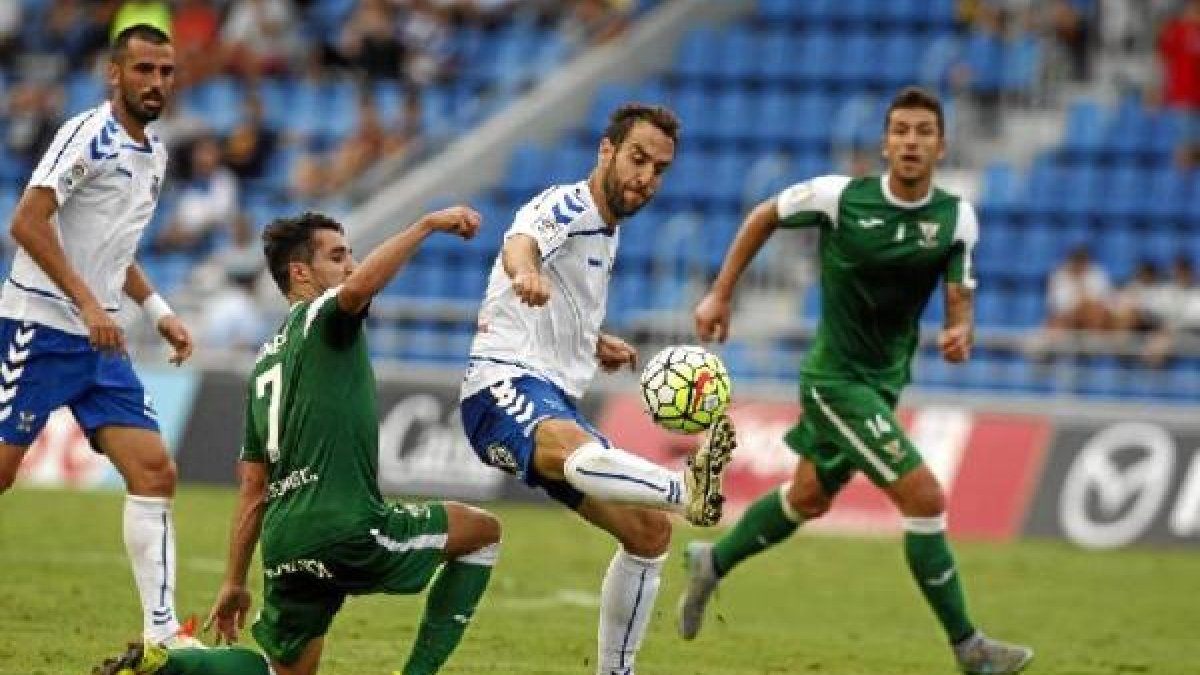 El Tenerife toma oxígeno ante un Alavés sin pegada.