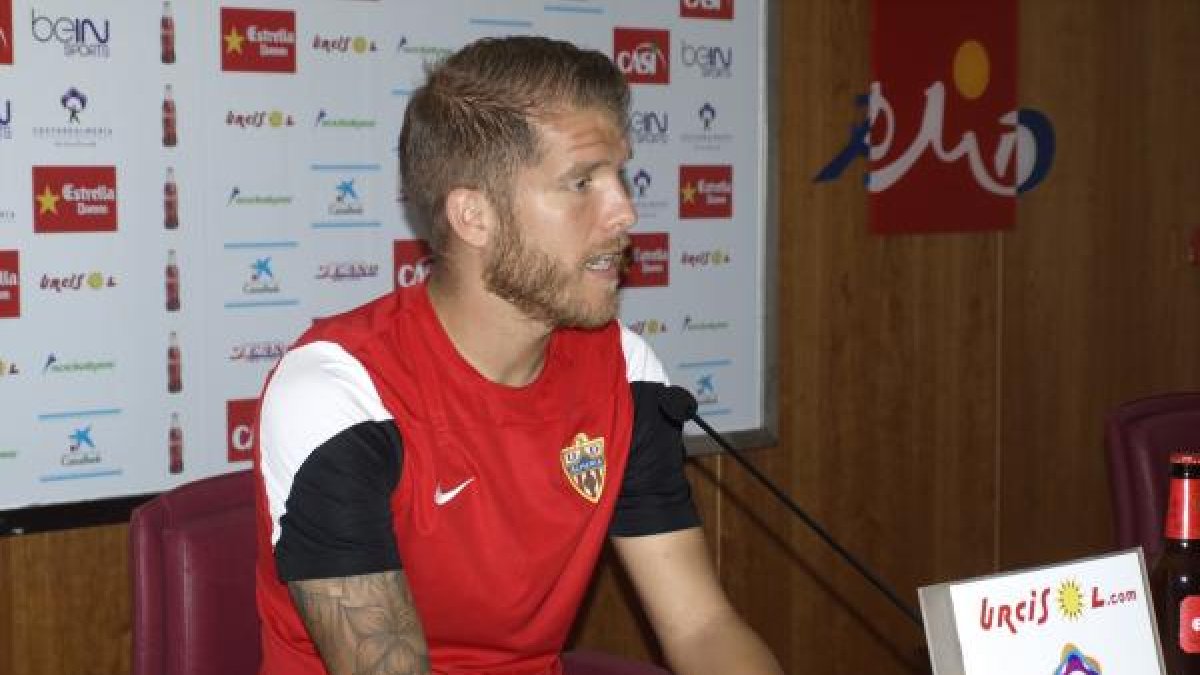 Jorge Morcillo atendiendo a los medios.