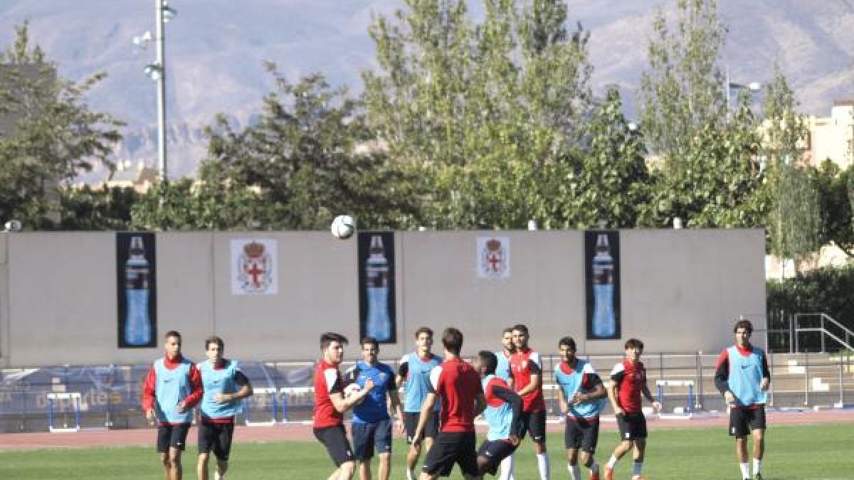 El filial, entrenando en el Anexo.