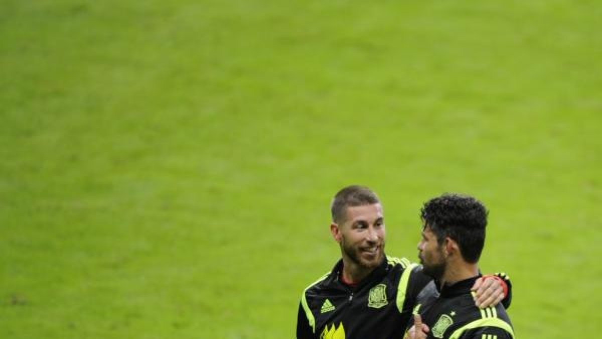 Diego Costa, con Sergio Ramos.