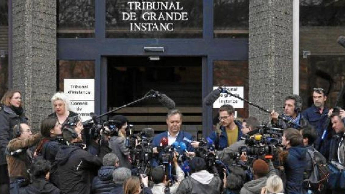 El abogado en rueda de prensa.