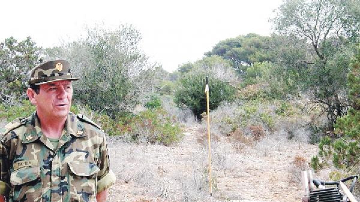 El general Rafael Dávila en unas maniobras de la Legión en 2001.