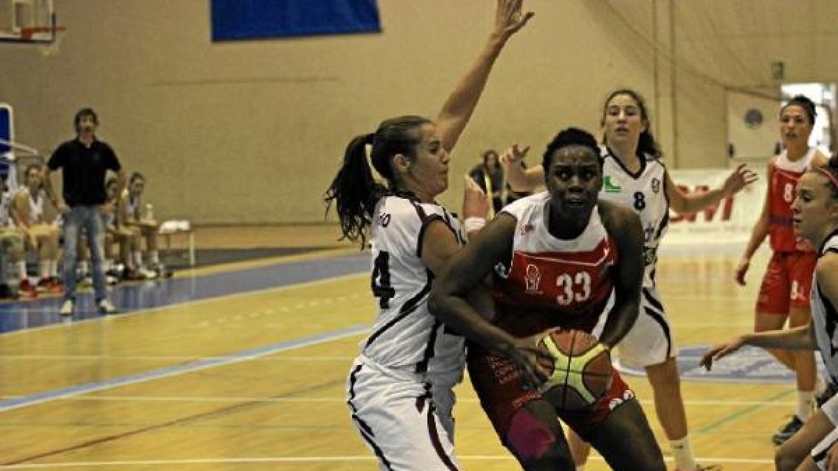 Las almerienses siguen rozando la victoria.