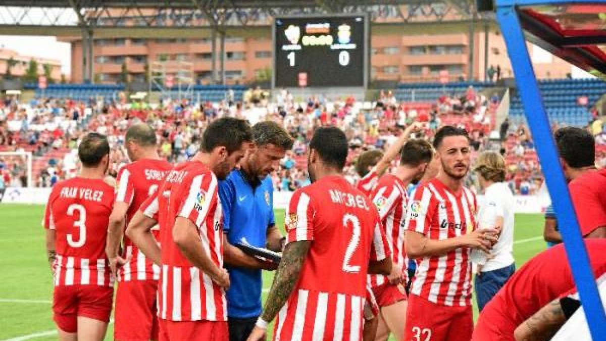 Los jugadores del Almería ilusionaron en pretemporada pero en la Liga, nada.
