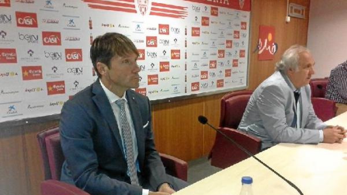 Joan Carrillo con Alfonso García en su presentación.