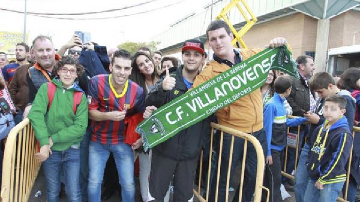 Aficionados de Villanovense y Barça en el Romero Cuerda.