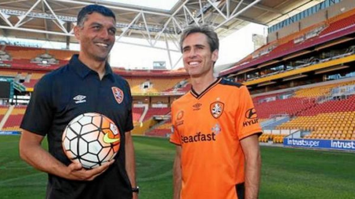 Corona en el nuevo Teatro de sus sueños.