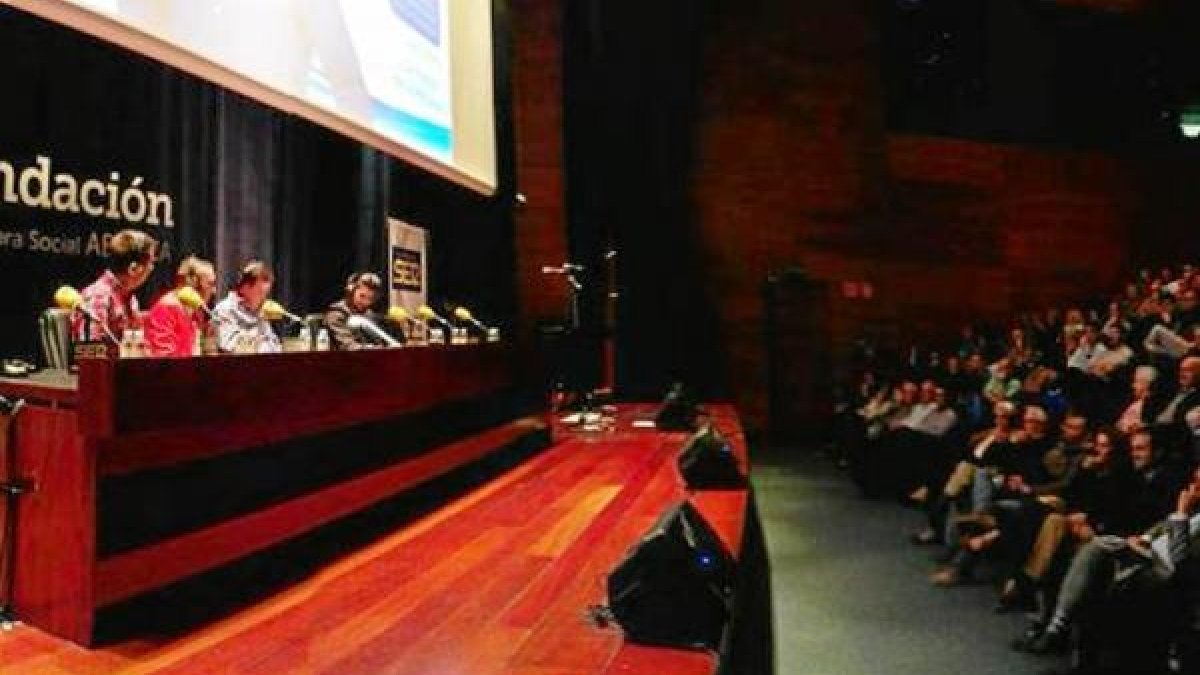 Aspas y Nolito, junto a José Ramón en el programa especial de El Larguero en Vigo.