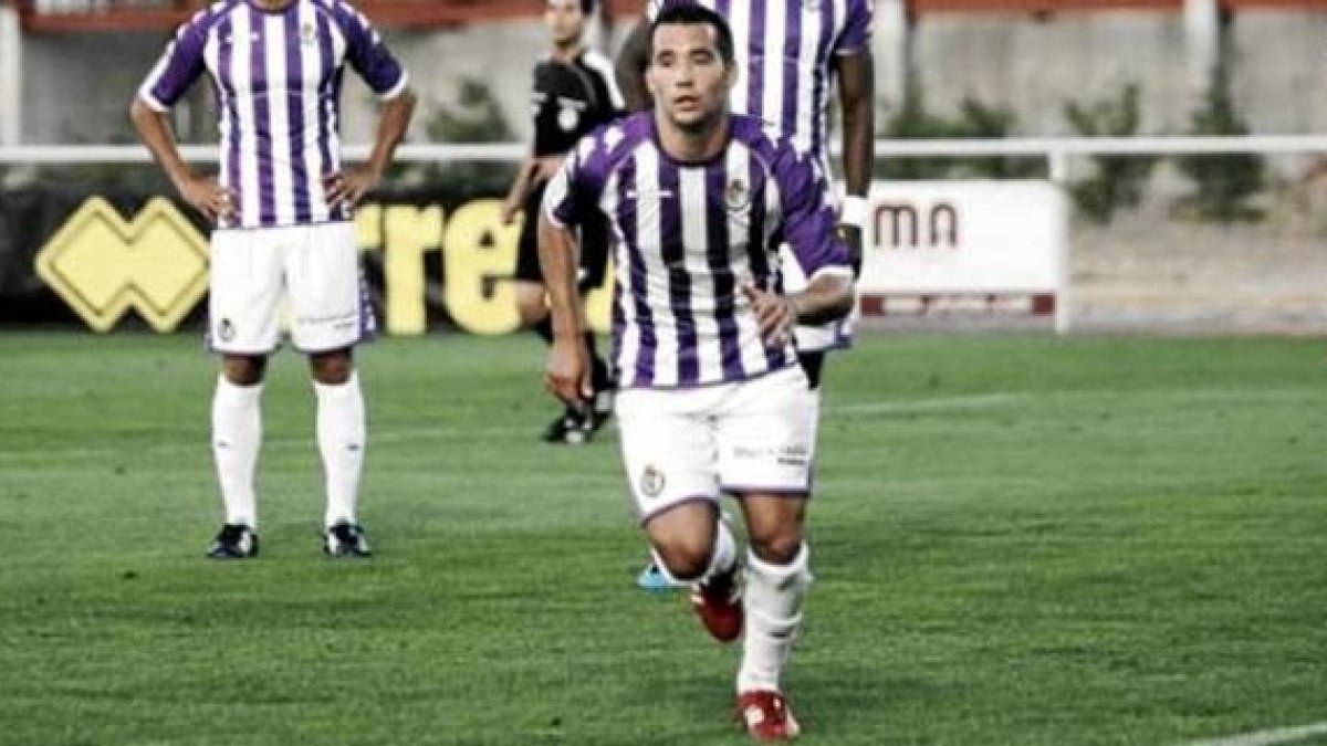 Quique con la camiseta del Real Valladolid.