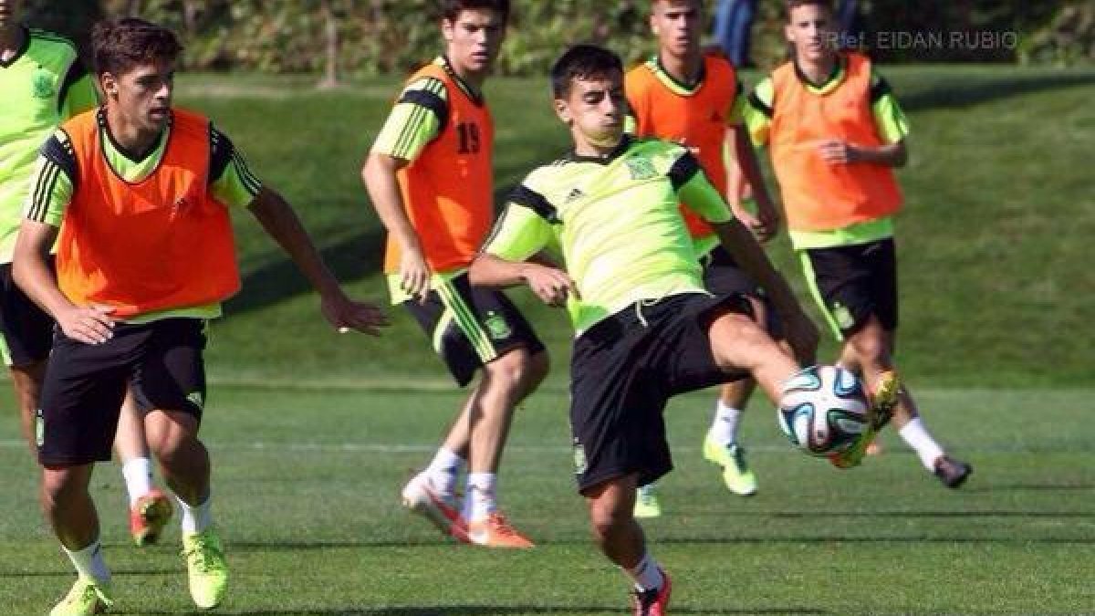 Gaspar con Marín en un entrenamiento de la Sub-19.