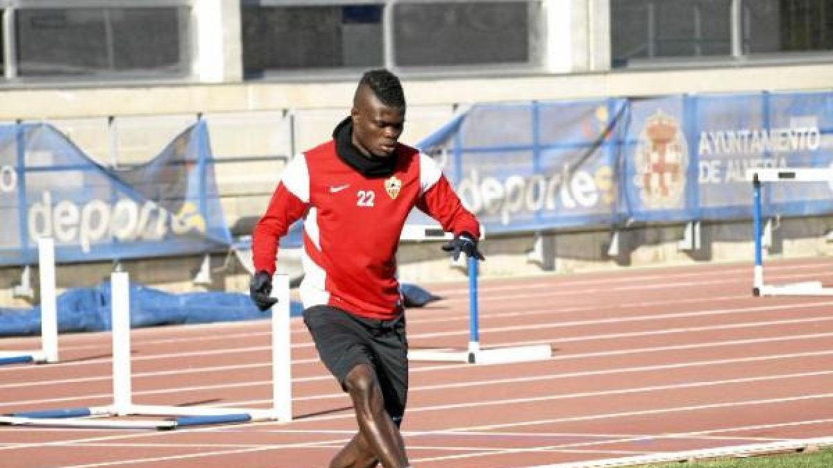 Thomas trabajando con el Almería.