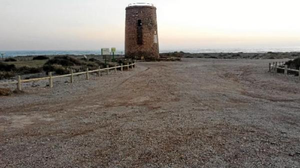 Torreón de la playa de Torregarcía
