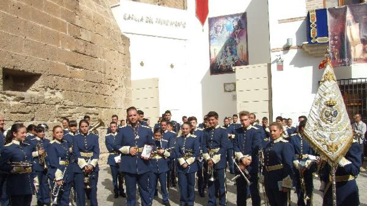 La Banda Nuestra Señora del Mar durante el concierto ante la casa-hermandad del Prendimiento
