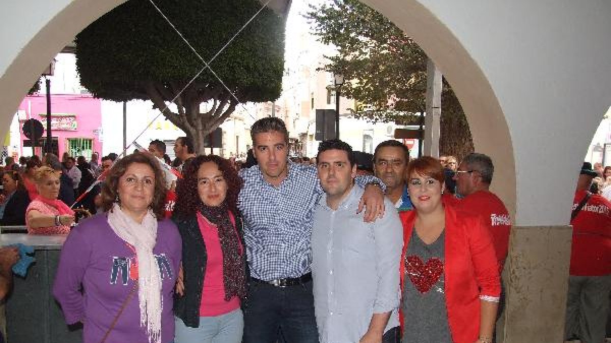 El alcalde de Viator, Manuel Jesús Flores, y su equipo de Gobierno en la Fiesta de la Longaniza.