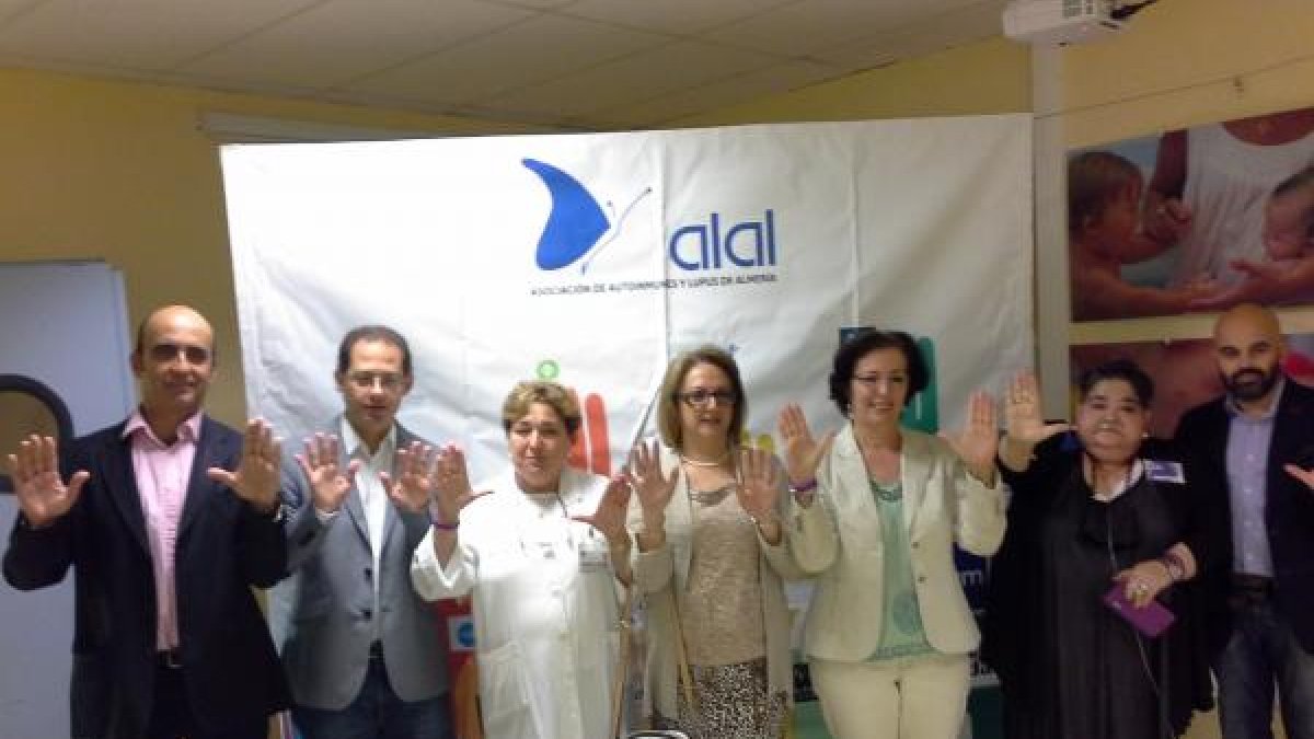 Pacientes, profesionales sanitarios y administración de salud, con el lupus.