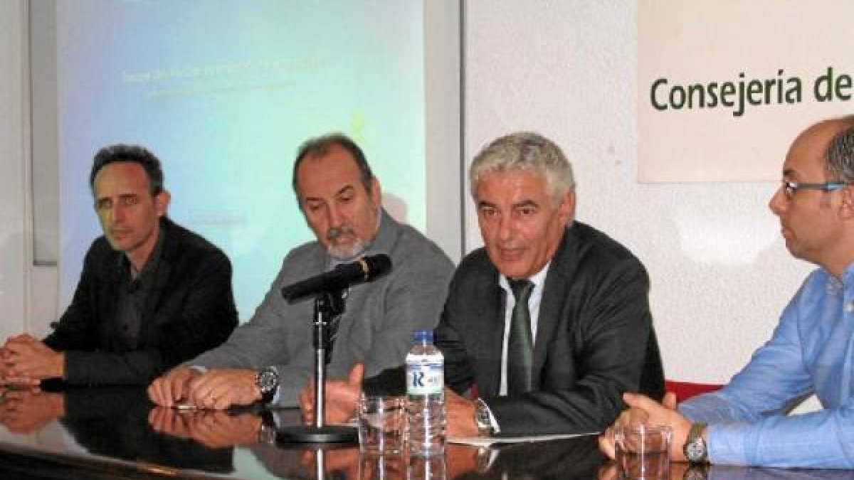 Jerónimo Pérez durante la reunión en el IFAPA