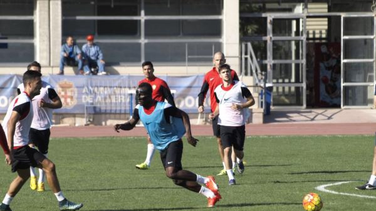 Fatau con la pelota en el Anexo.