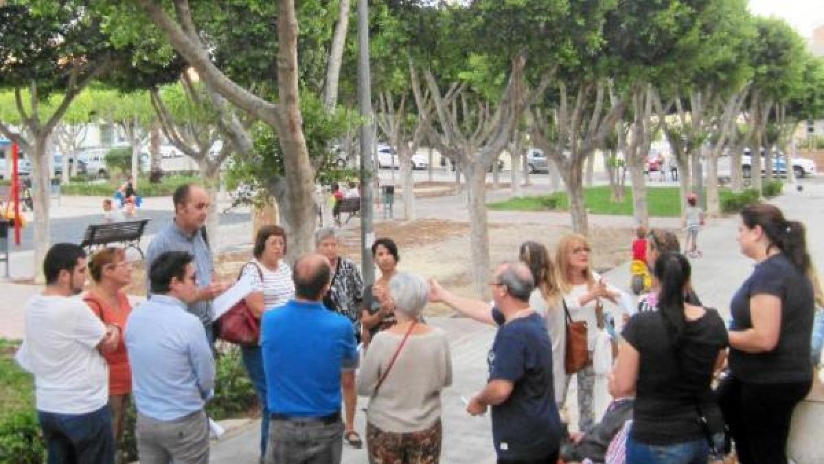 Reunión de Izquierda Unida con vecinos de Aguadulce.