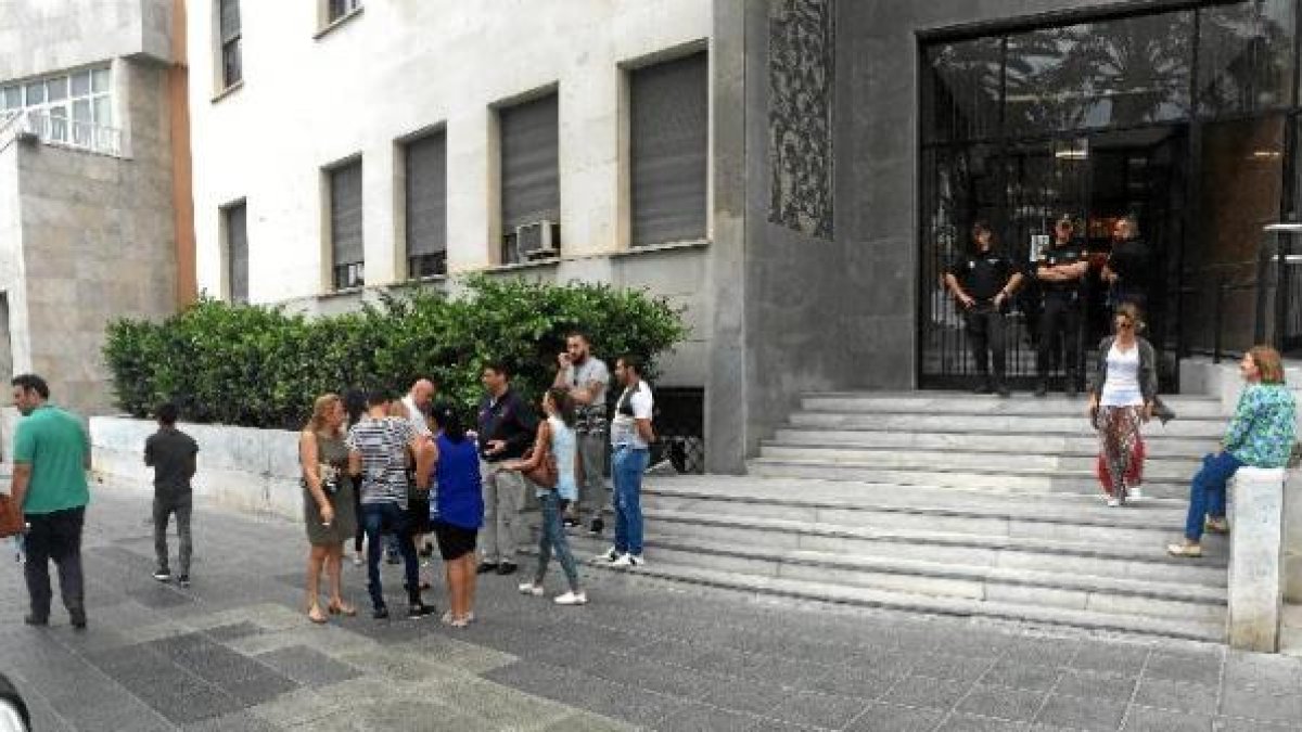 Familia de la acusación en la Audiencia de Almería