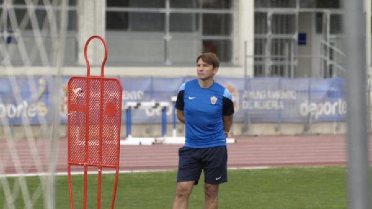 Joan Carrillo en su primer entrenamiento como rojiblanco.
