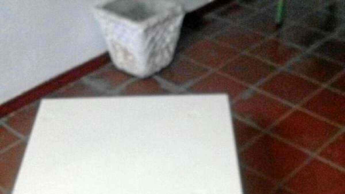 Mobiliario roto por el vandalismo