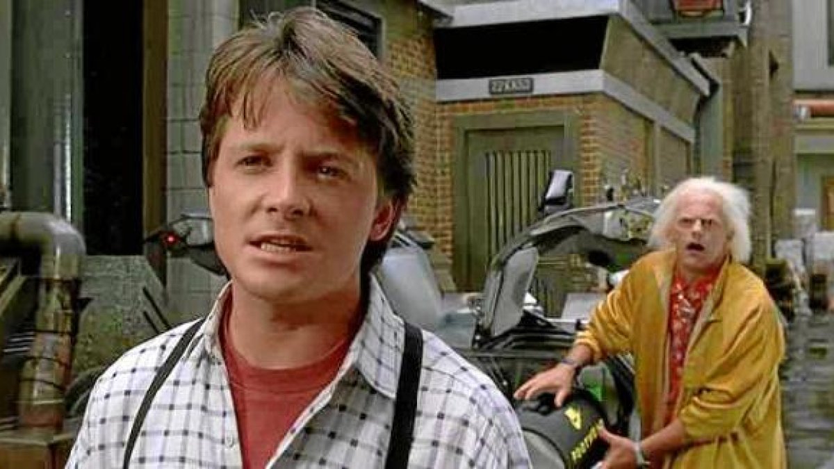 Michael J. Fox y Christopher Lloyd en una imagen de Regreso al futuro II.