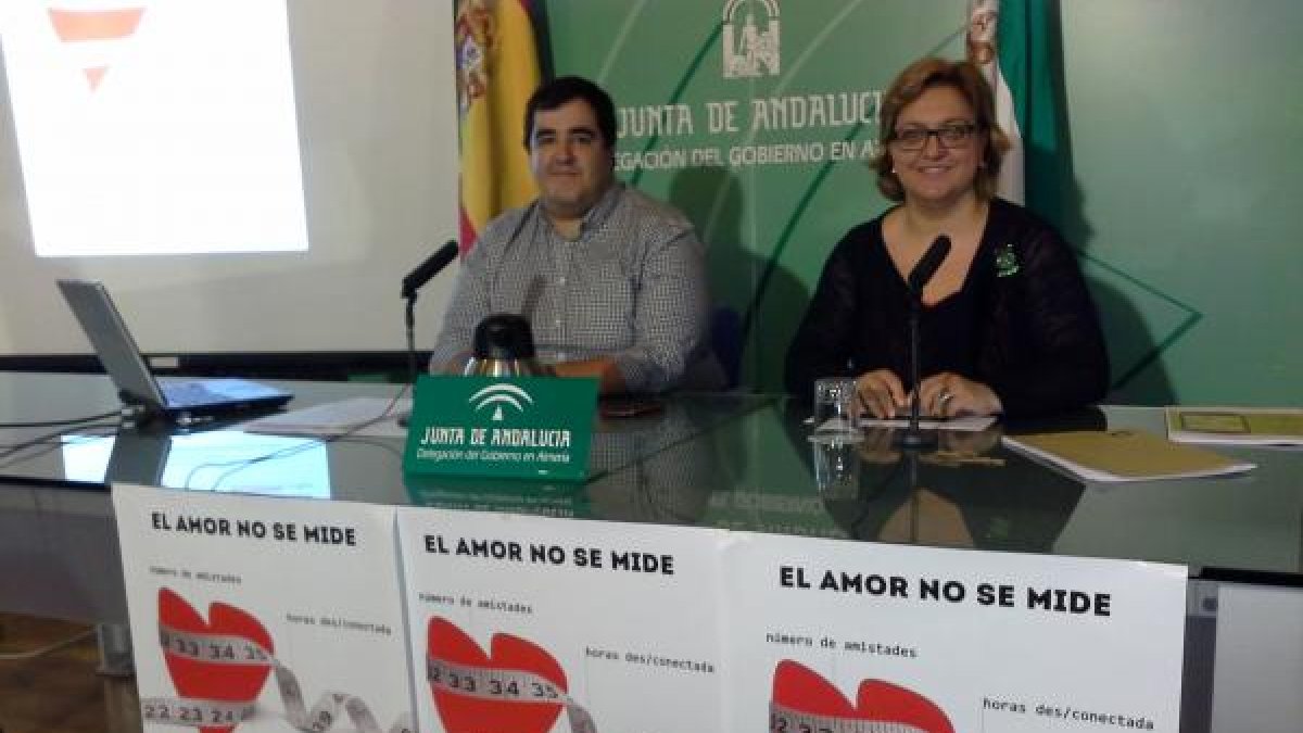 Los coordinadores del IAJ y del IAM, Ramón Soto y Francisca Serrano.