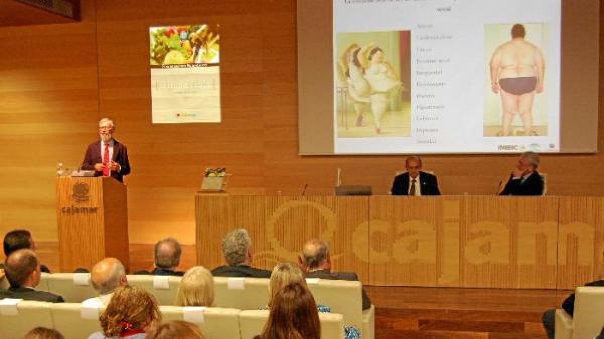 El doctor Pérez Jiménez en su conferencia