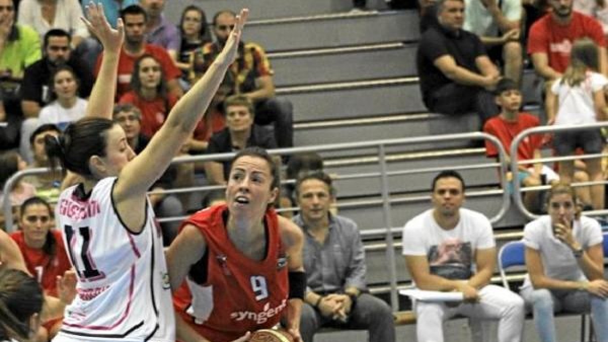 Elena Rueda en plena acción.