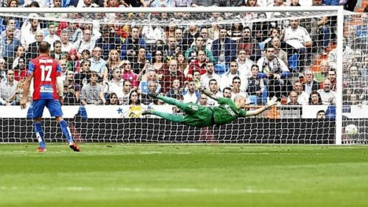 Rubén no pudo hacer nada en los goles.