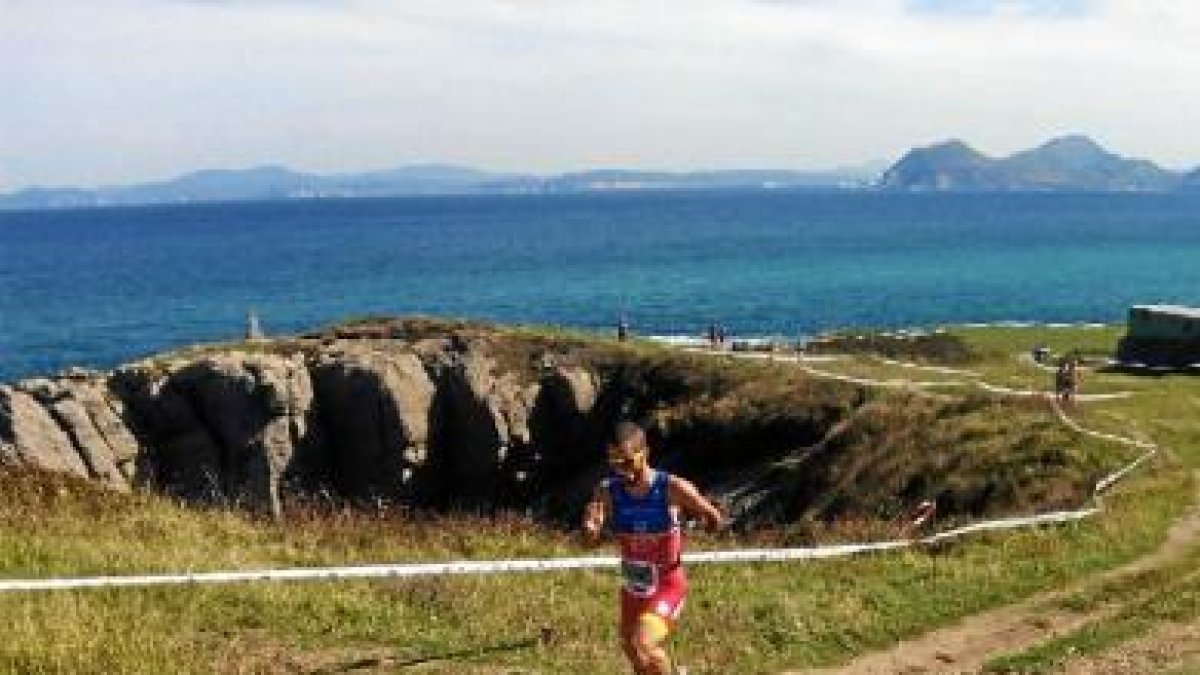 No tiene rival el almeriense y camina hacia la meta.