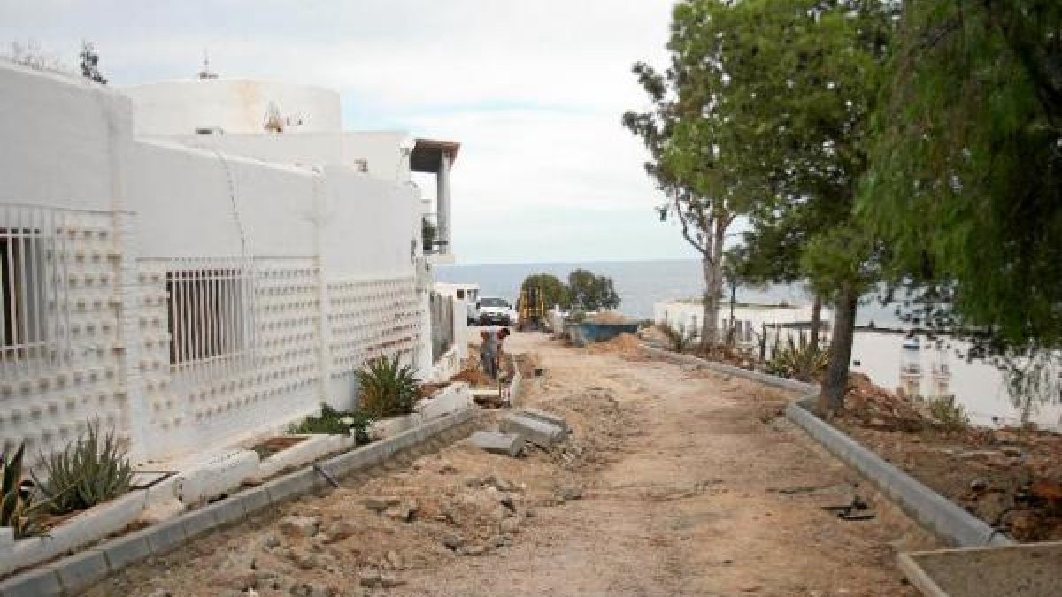 Obras en la calle Camino de las Misiones.