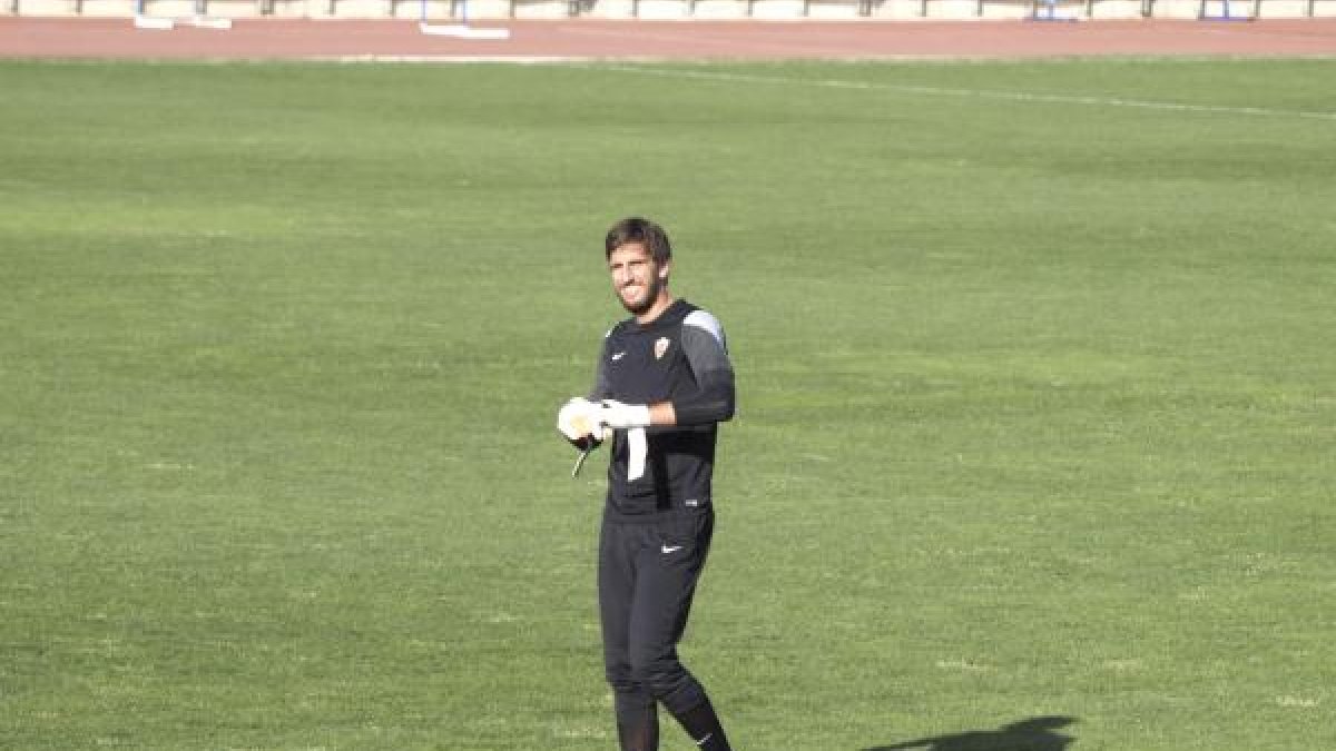 Julián Cuesta estuvo seguro bajo palos en Copa.