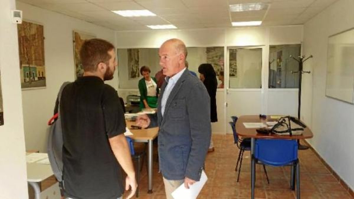 El delegado de Fomento, Joaquín Jiménez, ha visitado este jueves La Chanca.