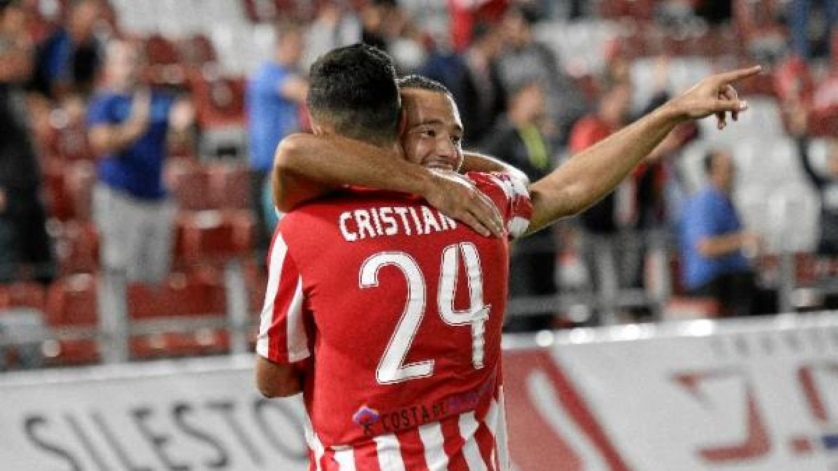 Quique celebra el fol a pase de Cristian.