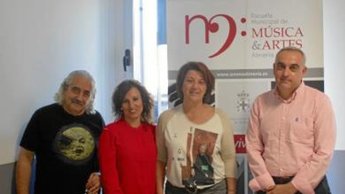 Presentación del ciclo con Carlos de Paz, María del Mar Saldaña, Rosa Díaz y Deogracias Gómez.