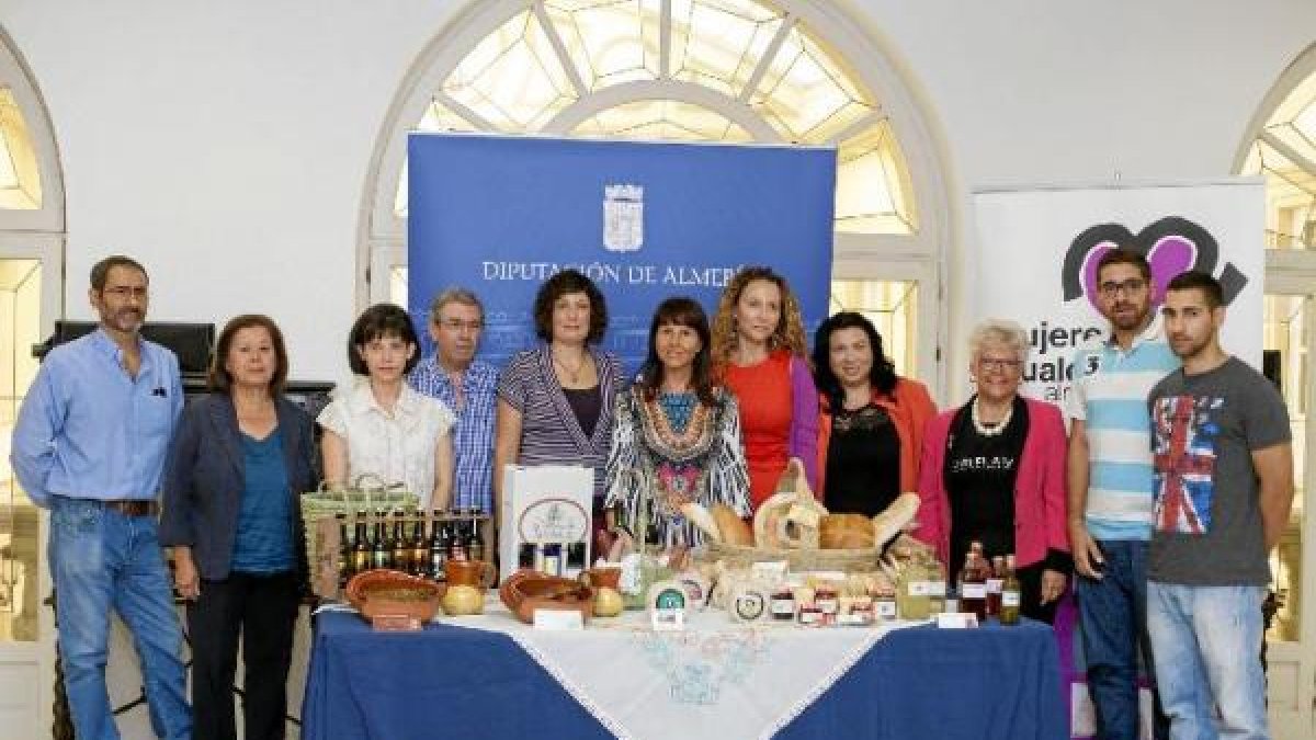 Foto en grupo tras la presentación de los dos eventos en la Diputación.