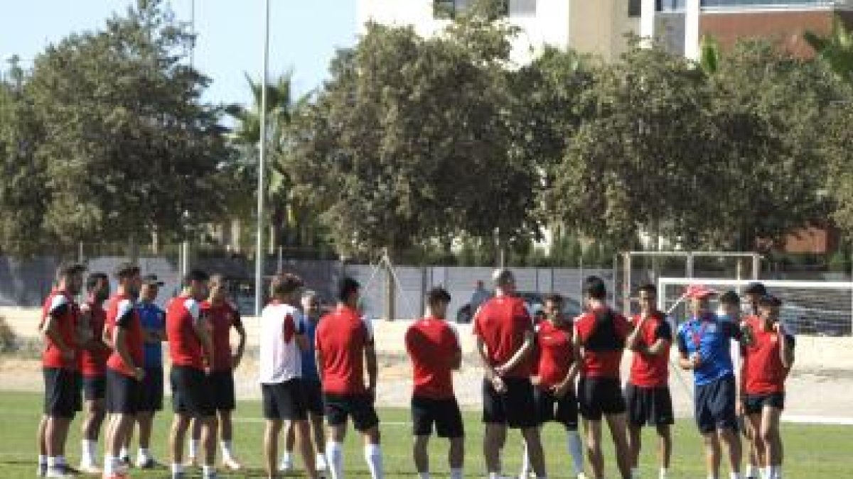 Miguel Rivera no concentra al Almería.