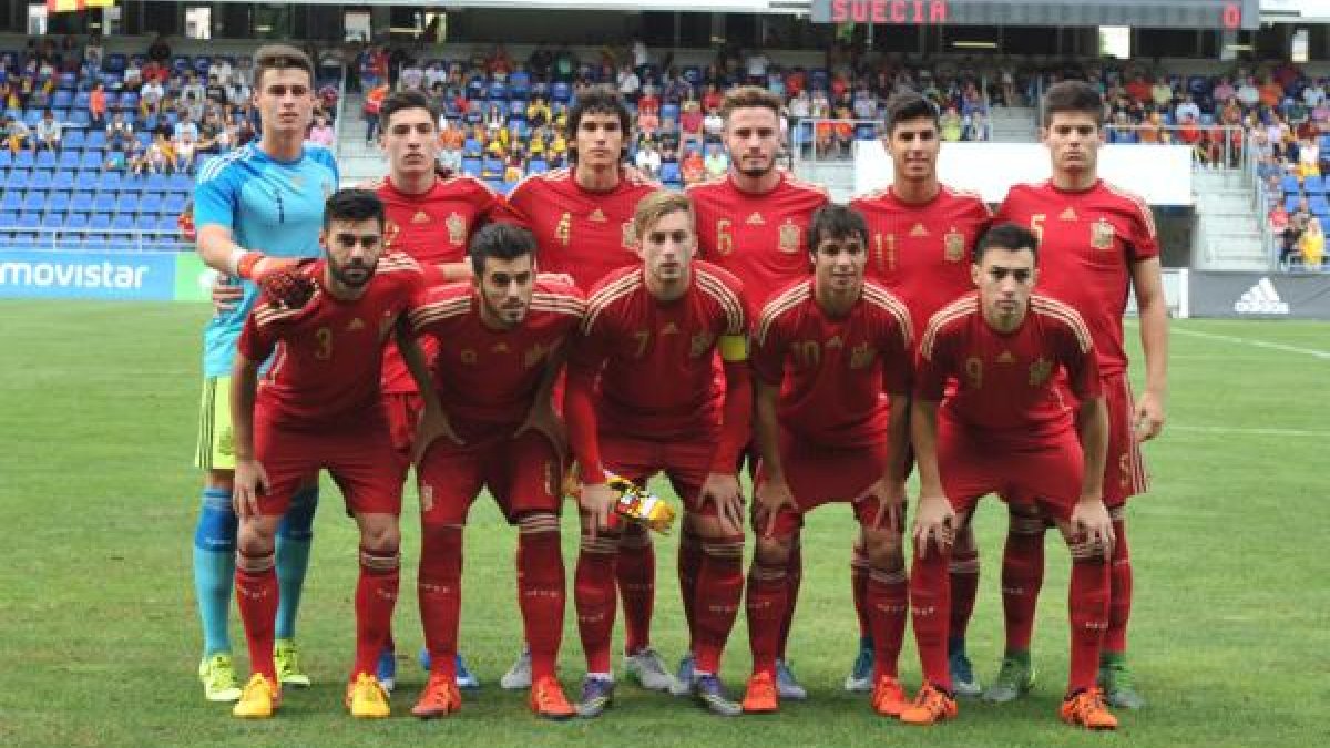 Rubén Duarte, primero por la izquierda en la fila inferior, con España.
