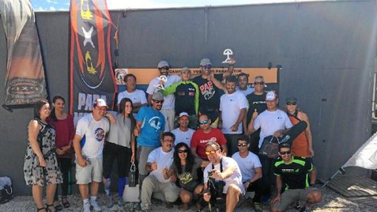 Las ediles con los vencedores.