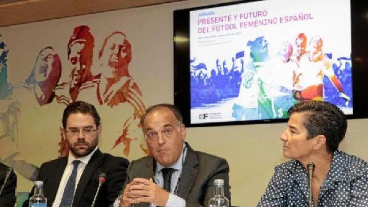 Javier Tebas quiere colorido en los estadios.