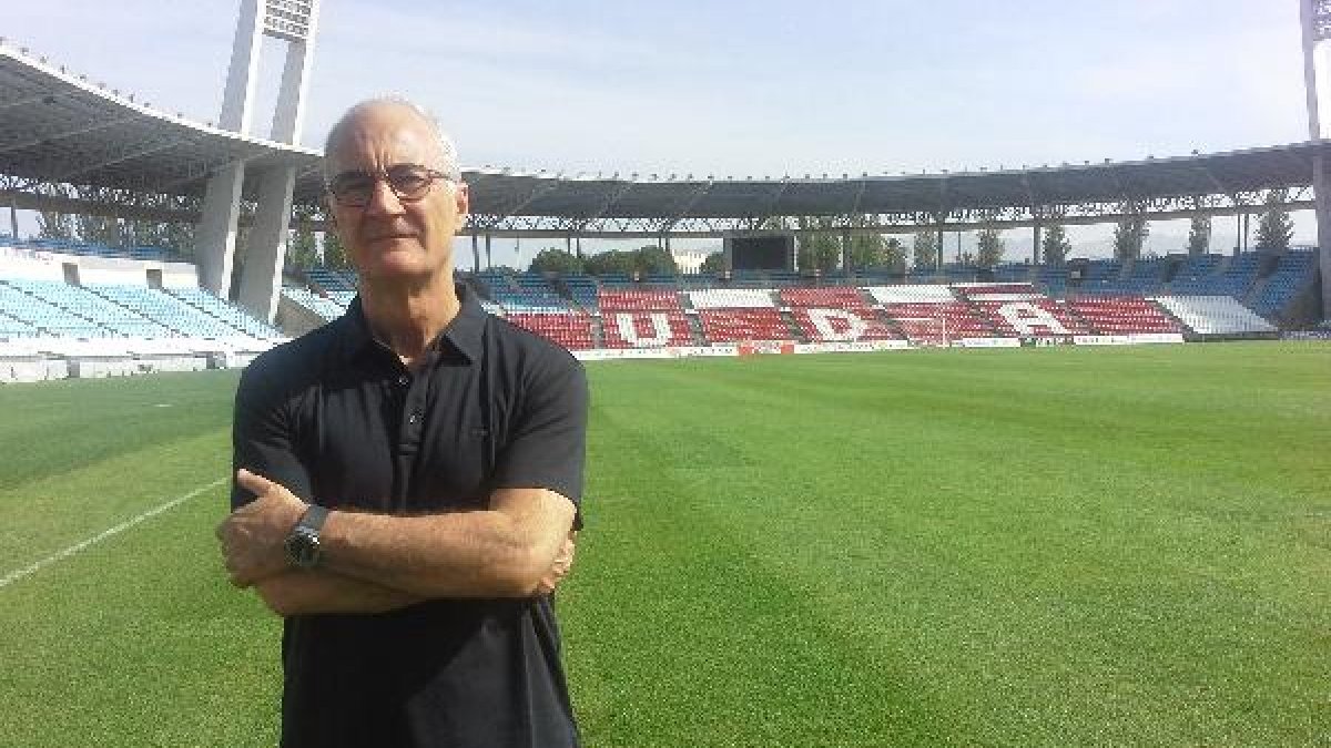 El doctor Ripoll, en el Estadio de los Juegos Mediterráneos.