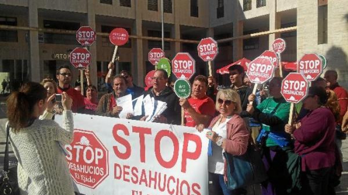 Protesta antidesahucios en El Ejido.