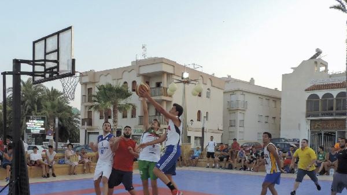 Baloncesto en la calle.