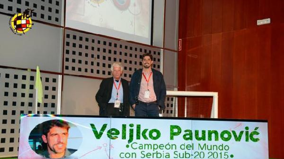 Paunovic (derecha) en el II Curso de Formación de la Licencia UEFA.