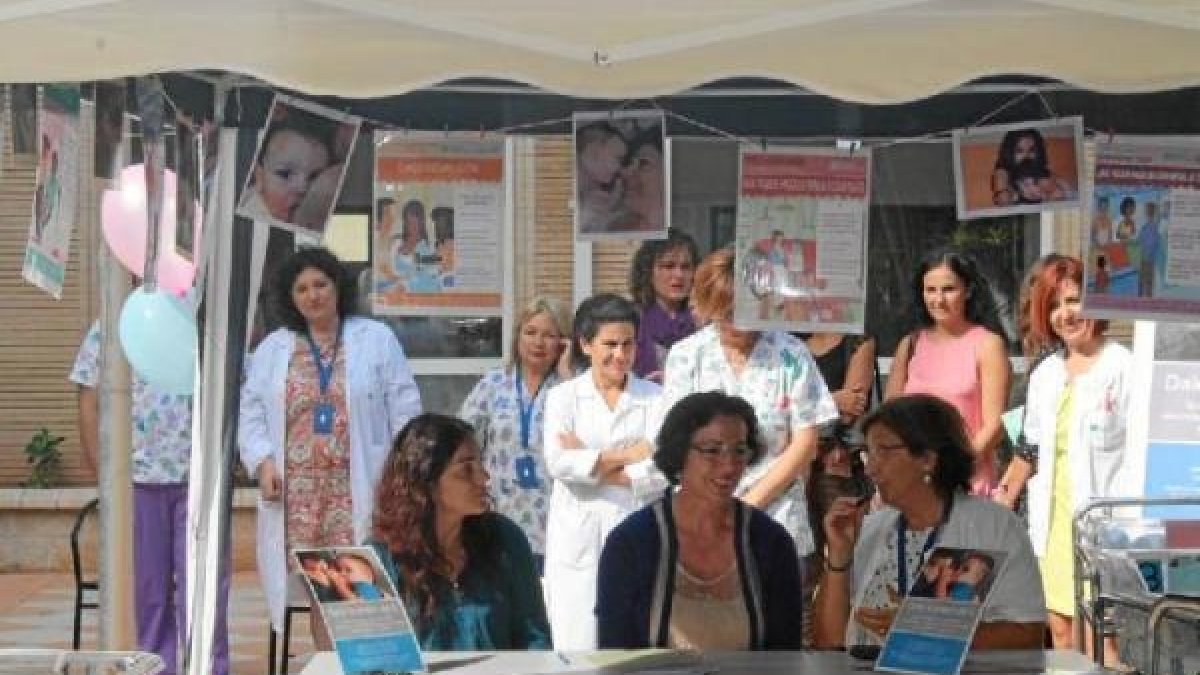 Firma del convenio suscrito en el Hospital de Poniente.