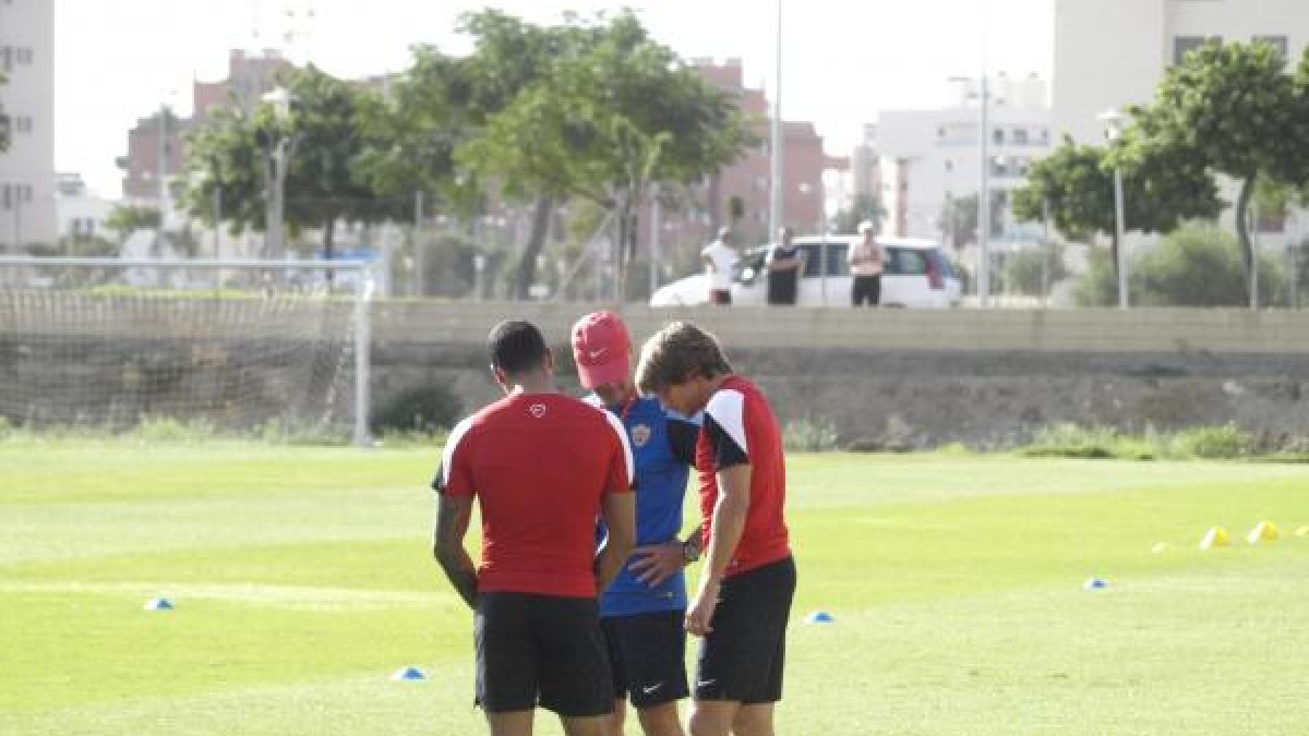 Miguel Rivera y Sebastián Dubarbier en la Vega.